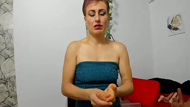 Snapshot of yasmin_goldenst chatting on 02/19/25, 07:48 yasmin goldenst online show from 02/19/25, 07:48