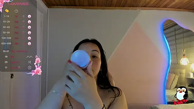 Snapshot of cristal__hot_1 chatting on 07/10/26, 05:18 cristal hot 1 online show from 07/10/26, 05:18