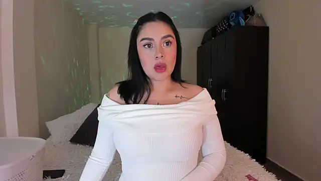 Snapshot of rosalie_lust chatting on 03/01/25, 03:43 rosalie lust online show from 03/01/25, 03:43