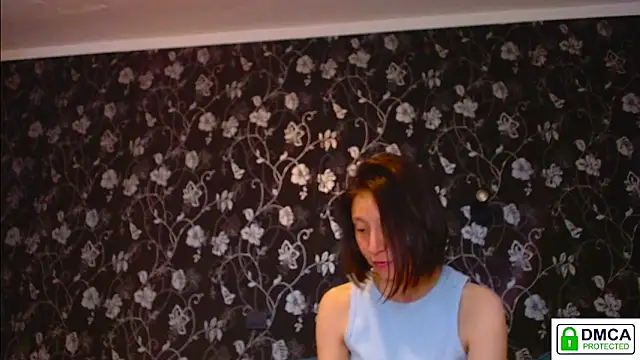 Snapshot of Sophi_Cute chatting on 05/12/26, 01:06 Sophi Cute online show from 05/12/26, 01:06