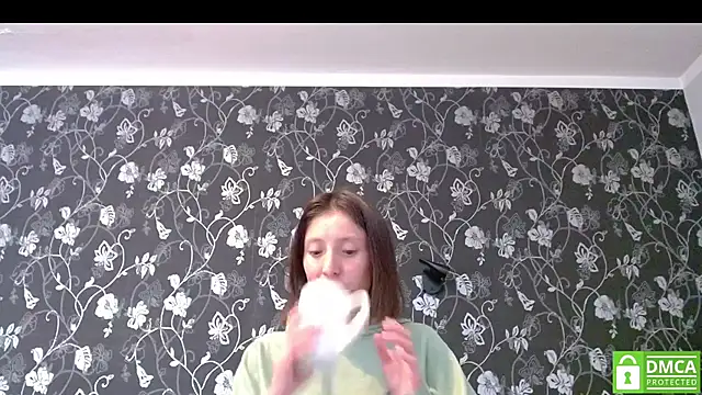 Snapshot of Sophi_Cute chatting on 07/10/26, 11:10 Sophi Cute online show from 07/10/26, 11:10