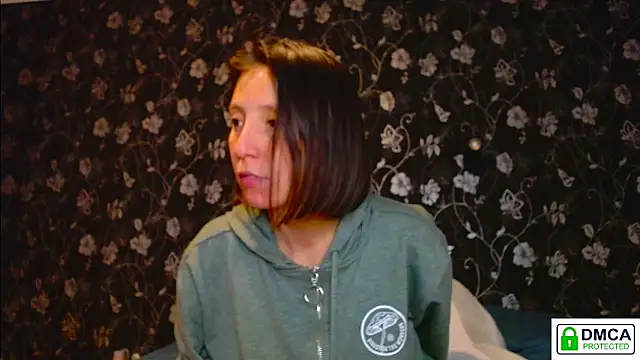 Snapshot of Sophi_Cute chatting on 05/13/26, 12:45 Sophi Cute online show from 05/13/26, 12:45