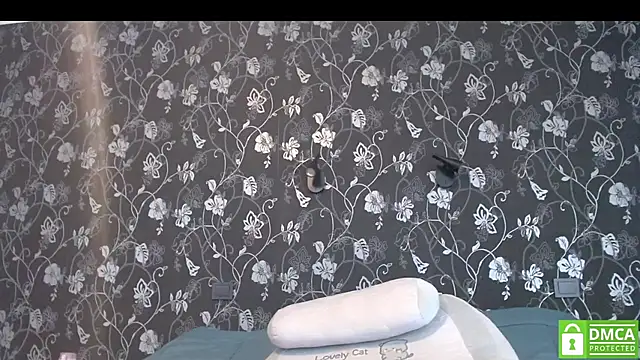 Snapshot of Sophi_Cute chatting on 07/18/26, 10:24 Sophi Cute online show from 07/18/26, 10:24