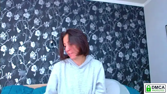 Snapshot of Sophi_Cute chatting on 05/14/26, 12:57 Sophi Cute online show from 05/14/26, 12:57