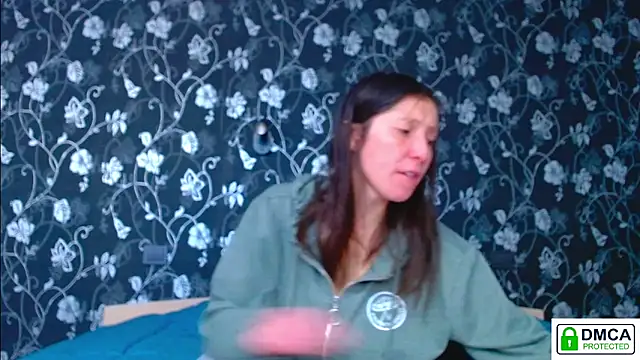 Snapshot of Sophi_Cute chatting on 04/29/26, 12:42 Sophi Cute online show from 04/29/26, 12:42