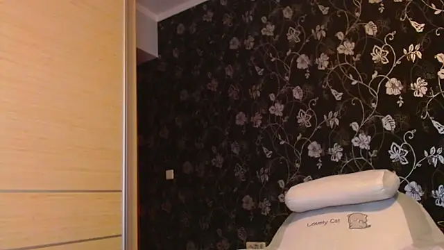 Sophi Cute online show from 12/22/25, 12:49