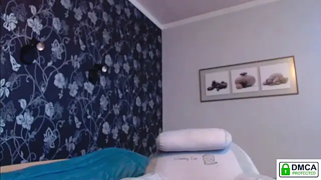 Snapshot of Sophi_Cute chatting on 05/02/26, 12:21 Sophi Cute online show from 05/02/26, 12:21