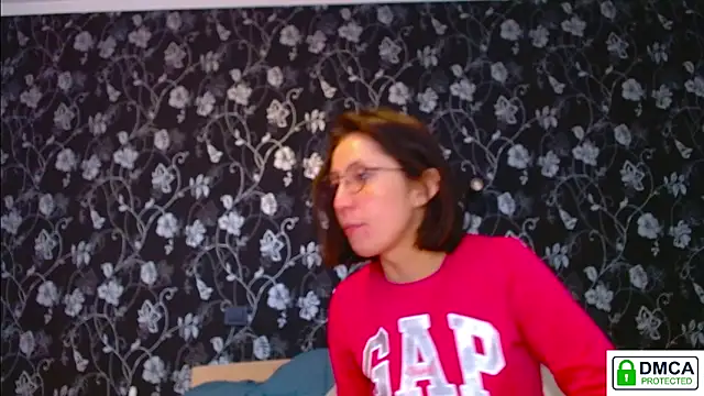 Snapshot of Sophi_Cute chatting on 05/19/26, 12:34 Sophi Cute online show from 05/19/26, 12:34