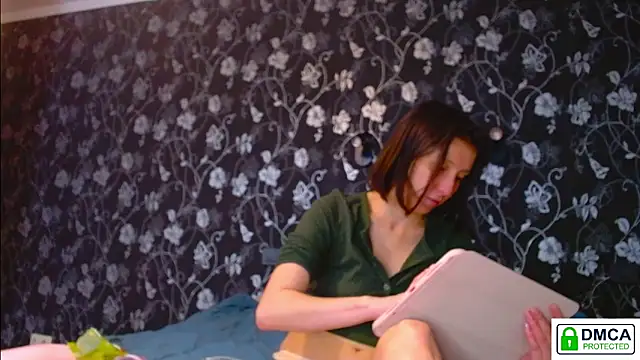 Snapshot of Sophi_Cute chatting on 06/01/26, 11:21 Sophi Cute online show from 06/01/26, 11:21