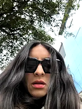 Snapshot of Sam_Sara chatting on 12/21/25, 01:02 Sam Sara online show from 12/21/25, 01:02