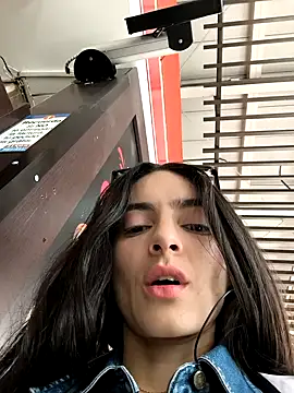 Snapshot of Sam_Sara chatting on 12/22/25, 03:45 Sam Sara online show from 12/22/25, 03:45