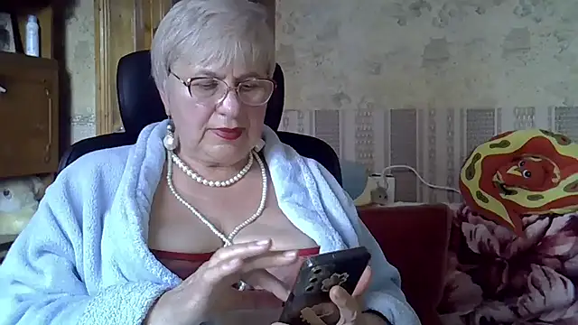 Snapshot of SweetCherry27 chatting on 05/11/26, 04:15 SweetCherry27 online show from 05/11/26, 04:15