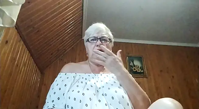 Snapshot of SweetCherry27 chatting on 06/30/26, 02:44 SweetCherry27 online show from 06/30/26, 02:44