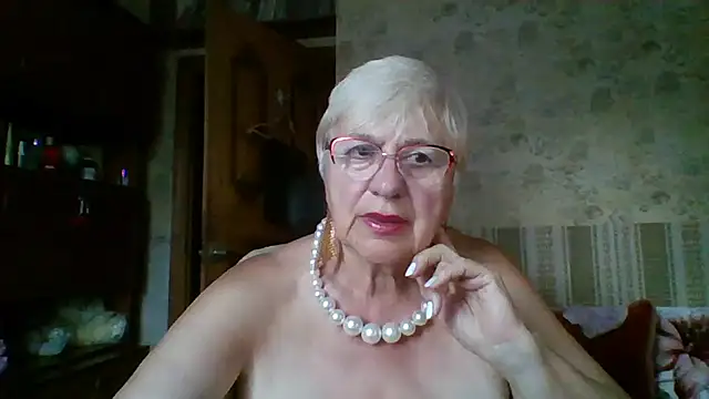 Snapshot of SweetCherry27 chatting on 07/09/26, 05:01 SweetCherry27 online show from 07/09/26, 05:01