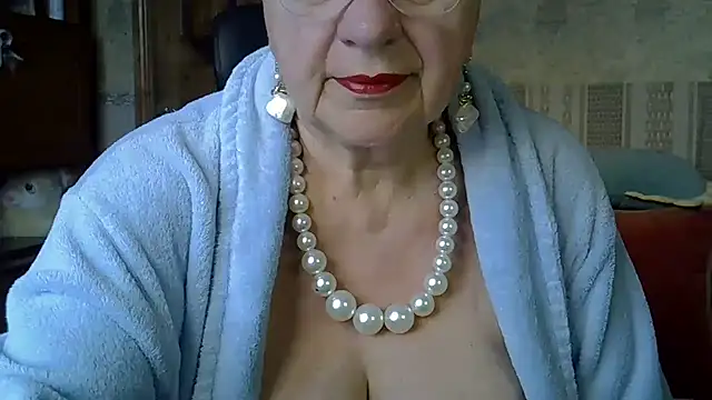 Snapshot of SweetCherry27 chatting on 05/16/26, 04:11 SweetCherry27 online show from 05/16/26, 04:11