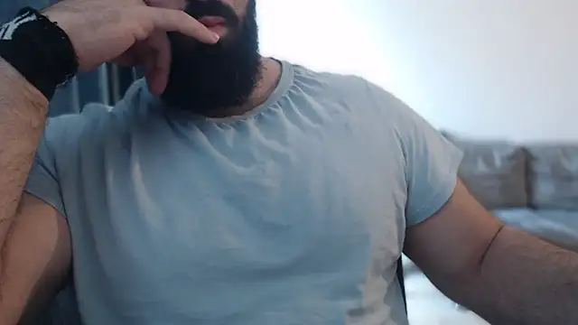 hugemachohandsome online show from 10/22/25, 11:42