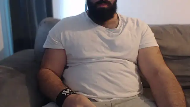 hugemachohandsome online show from 12/04/25, 08:57