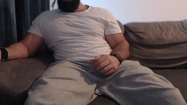 hugemachohandsome online show from 11/30/25, 09:32