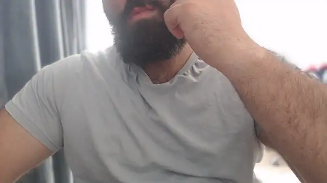 hugemachohandsome online show from 10/03/25, 12:28