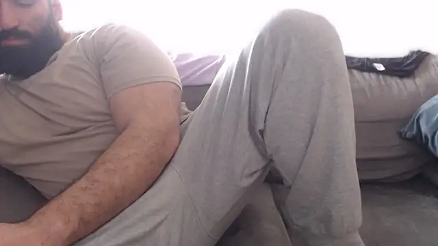 hugemachohandsome online show from 12/18/25, 11:47