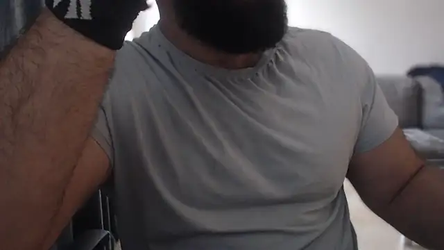 hugemachohandsome online show from 10/05/25, 08:27