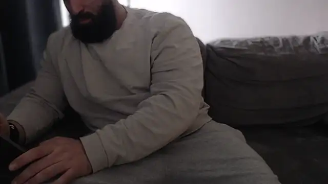 hugemachohandsome online show from 12/05/25, 11:53