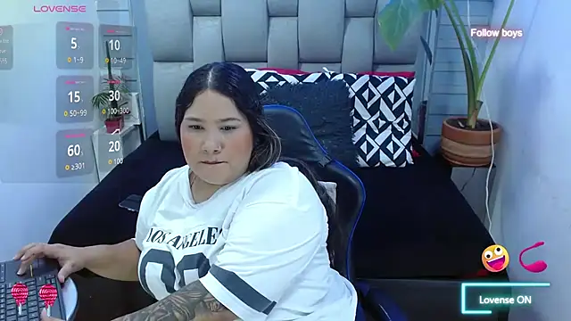Snapshot of evelin_zaens chatting on 05/02/26, 04:18 evelin zaens online show from 05/02/26, 04:18