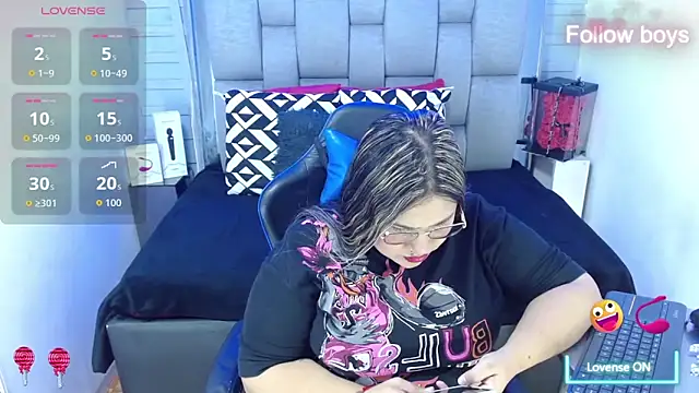 evelin zaens online show from 10/17/25, 04:27