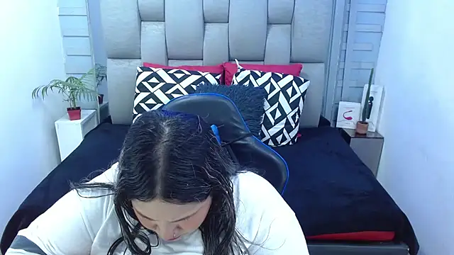 Snapshot of evelin_zaens chatting on 03/11/26, 04:28 evelin zaens online show from 03/11/26, 04:28