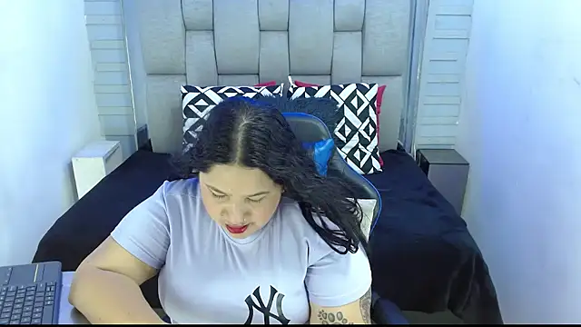 evelin zaens online show from 09/16/25, 04:02