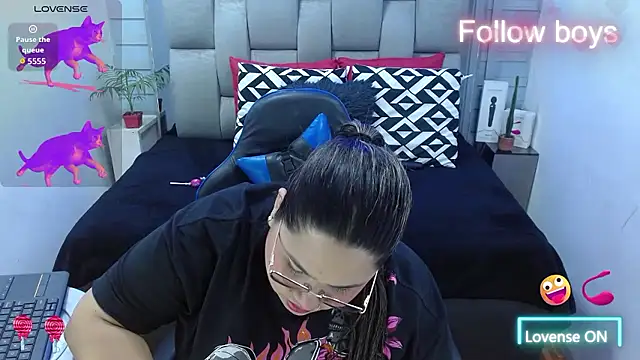 evelin zaens online show from 01/13/26, 04:16