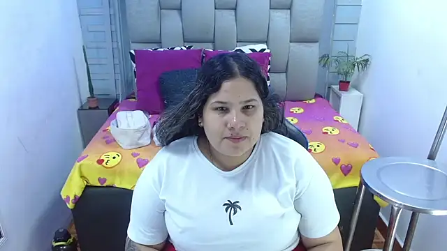 Snapshot of evelin_zaens chatting on 04/01/26, 04:14 evelin zaens online show from 04/01/26, 04:14