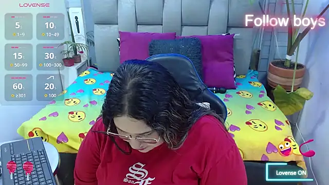Snapshot of evelin_zaens chatting on 04/27/26, 04:10 evelin zaens online show from 04/27/26, 04:10