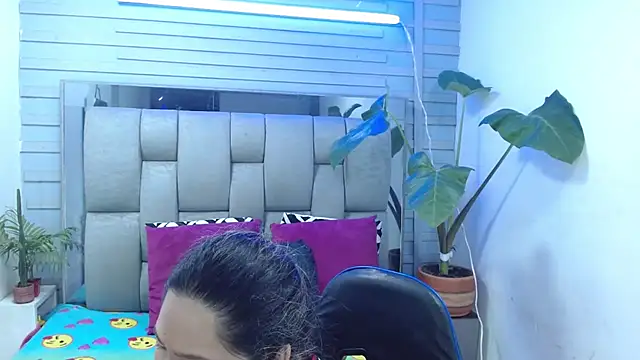 Snapshot of evelin_zaens chatting on 04/21/26, 04:08 evelin zaens online show from 04/21/26, 04:08