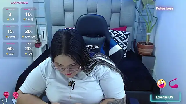 Snapshot of evelin_zaens chatting on 05/31/26, 03:45 evelin zaens online show from 05/31/26, 03:45