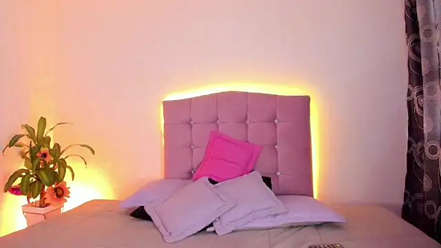 Snapshot of MarieLatex chatting on 03/20/25, 07:46 MarieLatex online show from 03/20/25, 07:46