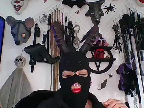 Snapshot of FeticheMacabre chatting on 06/14/26, 05:47 FeticheMacabre online show from 06/14/26, 05:47