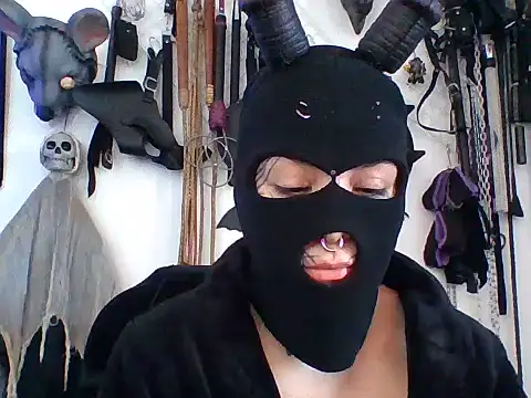 Snapshot of FeticheMacabre chatting on 07/17/26, 05:32 FeticheMacabre online show from 07/17/26, 05:32