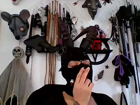 Snapshot of FeticheMacabre chatting on 04/20/26, 03:02 FeticheMacabre online show from 04/20/26, 03:02