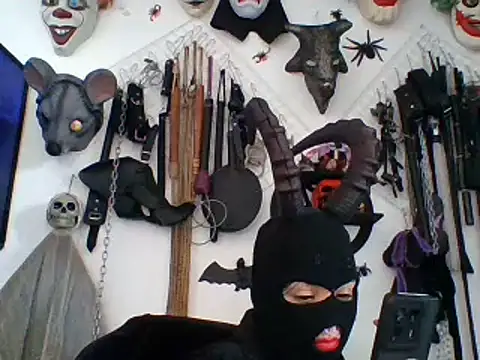 Snapshot of FeticheMacabre chatting on 06/27/26, 04:24 FeticheMacabre online show from 06/27/26, 04:24