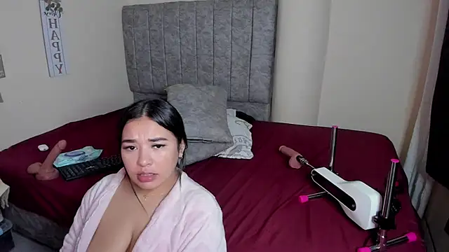 SaraCrow online show from 10/26/25, 05:08