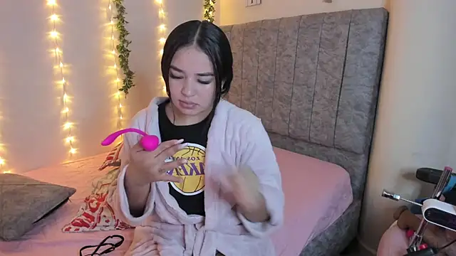 SaraCrow online show from 12/14/25, 05:02