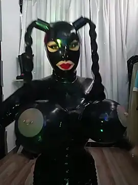Snapshot of LatexDevil_Blondie chatting on 06/22/26, 04:59 LatexDevil Blondie online show from 06/22/26, 04:59