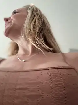 Snapshot of MessyNastyQueen chatting on 03/14/25, 04:30 MessyNastyQueen online show from 03/14/25, 04:30