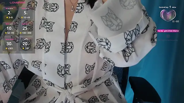 LaraStone   online show from 10/31/25, 08:33