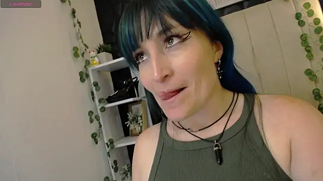 Snapshot of alicia_moom chatting on 03/12/25, 10:39 alicia moom online show from 03/12/25, 10:39