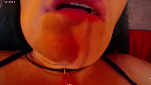 Snapshot of alicia_moom chatting on 01/06/26, 08:18 alicia moom online show from 01/06/26, 08:18