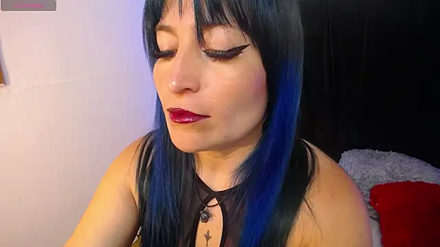 Snapshot of alicia_moom chatting on 10/07/25, 06:53 alicia moom online show from 10/07/25, 06:53