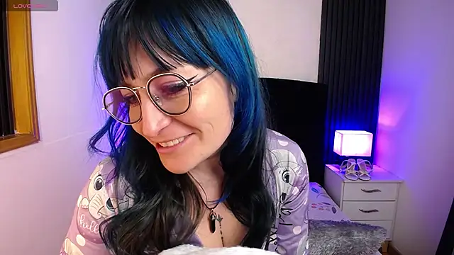 Snapshot of alicia_moom chatting on 02/22/25, 05:13 alicia moom online show from 02/22/25, 05:13