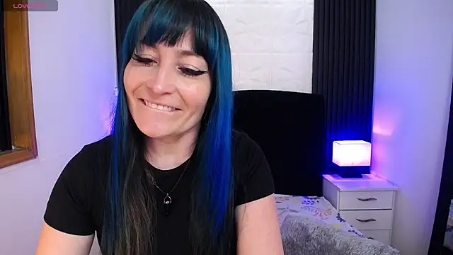 Snapshot of alicia_moom chatting on 03/17/25, 06:53 alicia moom online show from 03/17/25, 06:53